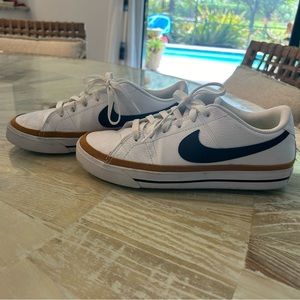 Nike women’s court legacy next nature shoes